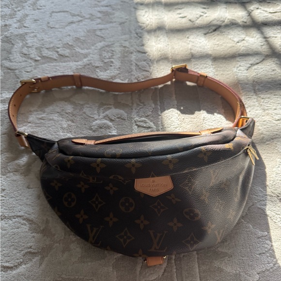 COPY - Louis Vuitton bum bag - Picture 2 of 10